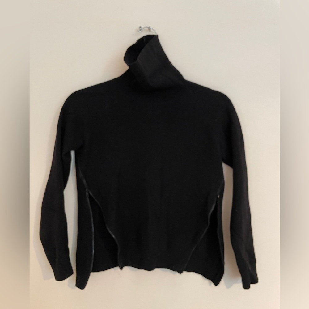 Theory size XS wool blend turtleneck with zippered sides